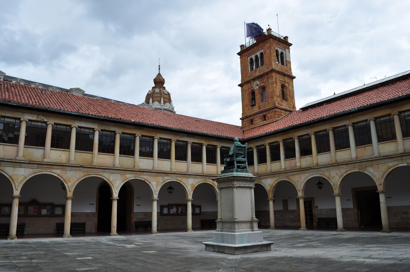 La Universidá asturiana, 14 años fuera de les 500 meyores InfoAsturies